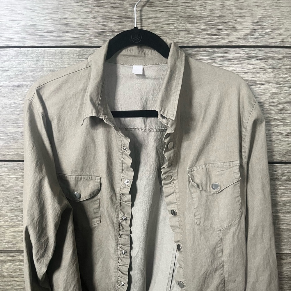 Long shirt with ruffles!